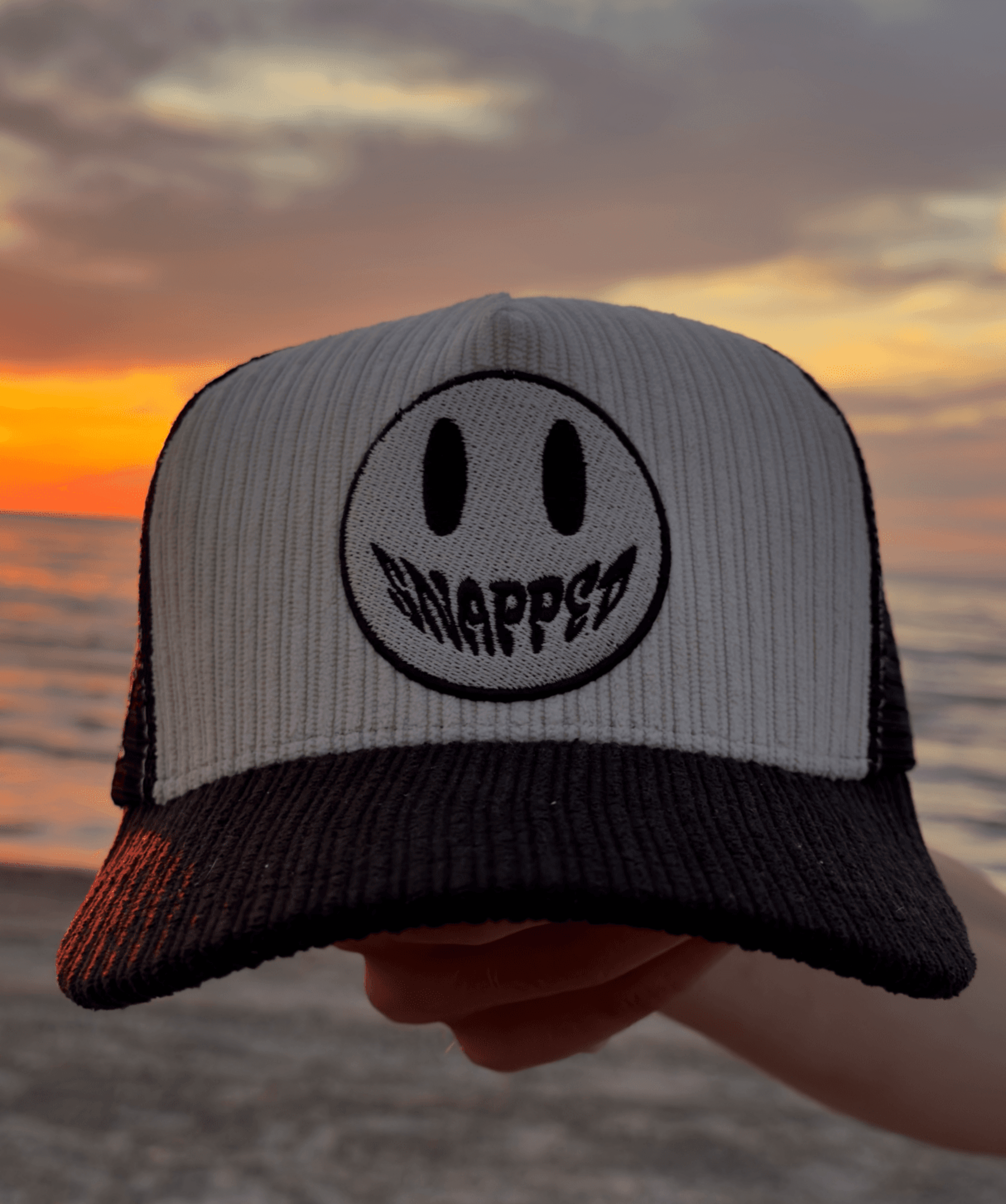 TRUCKER (BLACK/CREAM)